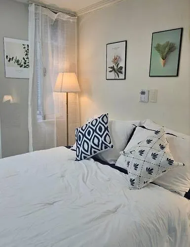 7 Minutes From Apgujeong Station, Gangnam Rodeo, Garosu-Gil, Luxury Street