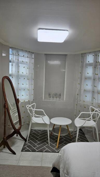 7 Minutes From Apgujeong Station, Gangnam Rodeo, Garosu-gil, Luxury Street Seoul