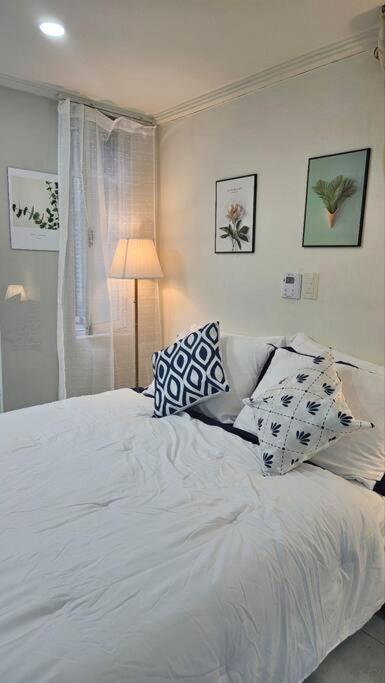7 Minutes From Apgujeong Station, Gangnam Rodeo, Garosu-gil, Luxury Street