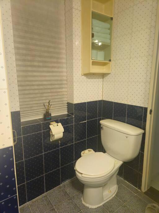 7 Minutes From Apgujeong Station, Gangnam Rodeo, Garosu-gil, Luxury Street Apartment *