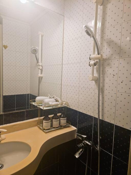 Apartment 7 Minutes From Apgujeong Station, Gangnam Rodeo, Garosu-gil, Luxury Street *
